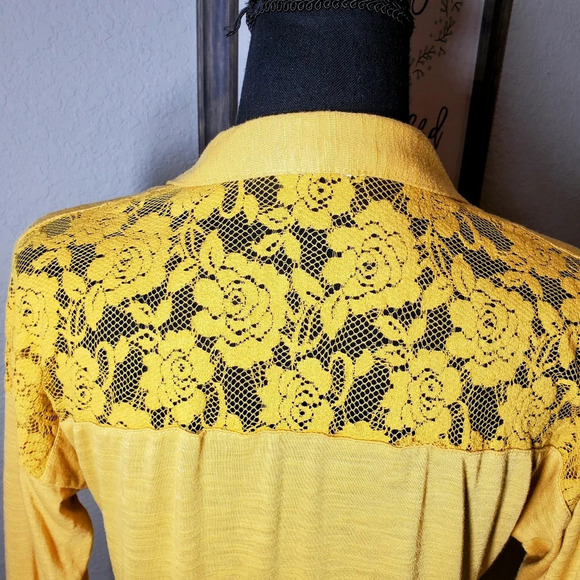 Paper + Tee Women's Size Medium Mustard Yellow Buttondown Lace Blouse - Picture 10 of 13